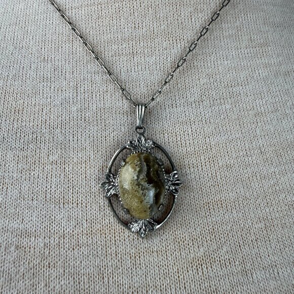 Vintage Art Nouveau Inspired Agate Pendant on Chain Silver Tone 18" - Picture 2 of 5